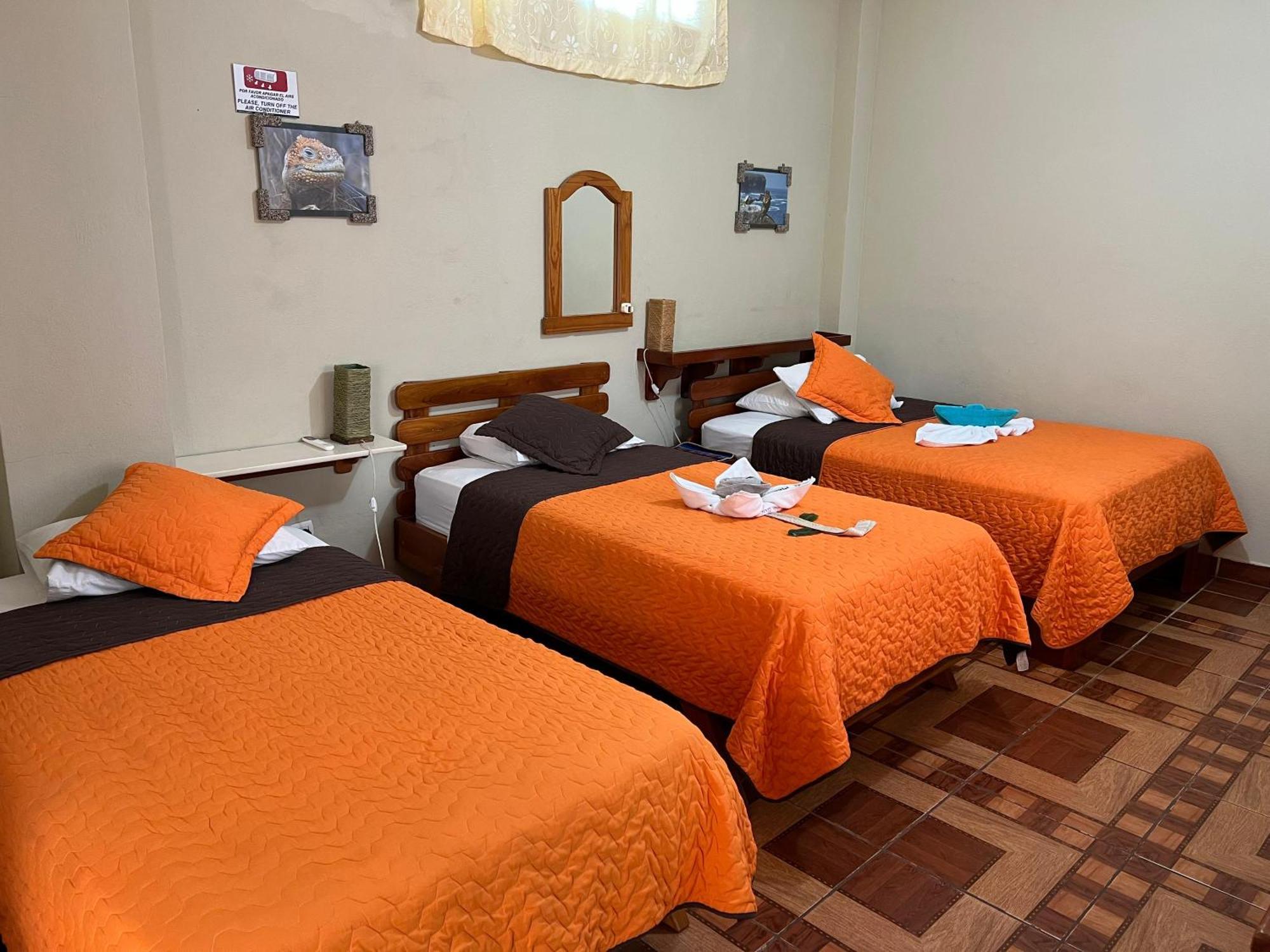 Hostal Cattleya Puerto Baquerizo Moreno Εξωτερικό φωτογραφία